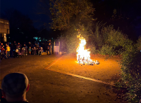 Martinsfeuer auf dem Schulhof