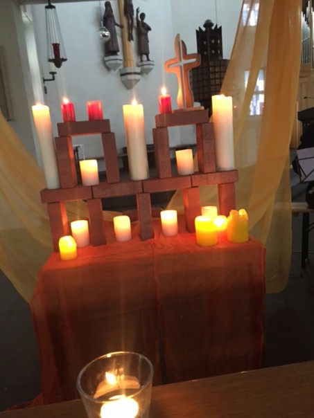 Kerzenlicht während der Taizéandacht